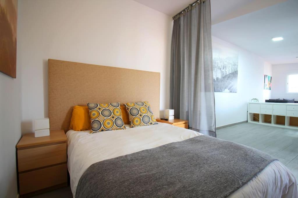 Suite Puerta Osario Con Terraza Seville Exterior photo