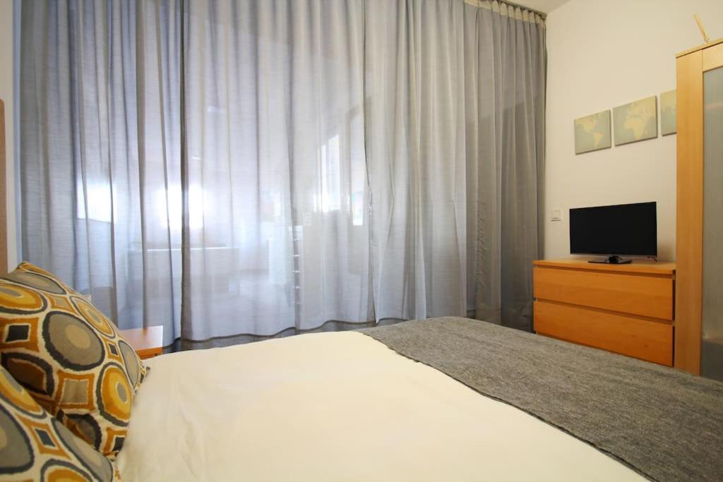 Suite Puerta Osario Con Terraza Seville Exterior photo